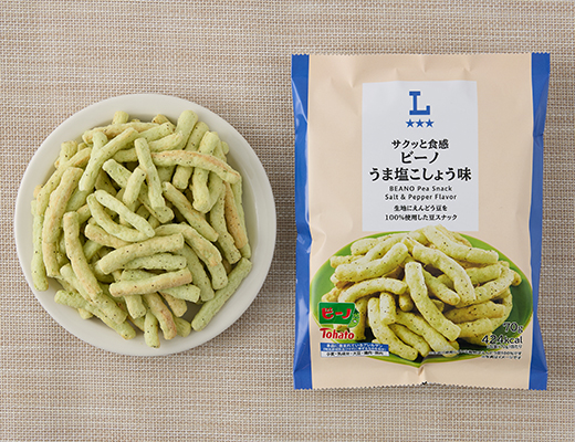 ローソンのサクッと食感 ビーノ うま塩こしょう味を比較する。税込価格：138円、カロリー：424kcal、1円あたりカロリー：3.07kcal/円、たんぱく質：8.4g、1円あたりたんぱく質：0.06g/円、脂質：32.8g、炭水化物：25.3g、糖質：22.2g、食物繊維：3.2g、食塩相当量：1.2g。