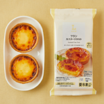 ローソンのフラン カスタードタルトを比較する。税込価格：549円、カロリー：250kcal、1円あたりカロリー：0.46kcal/円、たんぱく質：4.3g、1円あたりたんぱく質：0.01g/円、脂質：14g、炭水化物：27g、糖質：26.5g、食物繊維：0.5g、食塩相当量：0.1g。