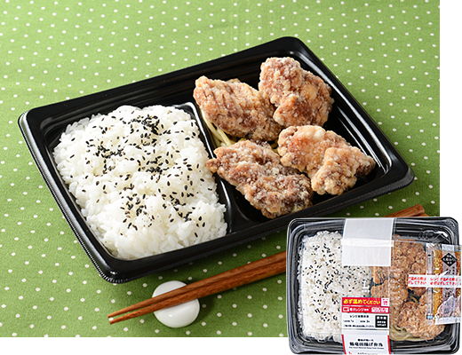 ローソンの醤油が効いた鶏竜田揚げ弁当。税込価格：697円、カロリー：802kcal、たんぱく質：27.2g、脂質：32.8g、炭水化物：102g、糖質：97.2g、食物繊維：4.8g、食塩相当量：3.6g。