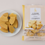 ローソンのヨード卵・光使用 バウムクーヘンを比較する。税込価格：338円、カロリー：89kcal、1円あたりカロリー：0.26kcal/円、たんぱく質：1.2g、1円あたりたんぱく質：0.01未満g/円、脂質：3.9g、炭水化物：12.4g、糖質：12.2g、食物繊維：0.2g、食塩相当量：0.1g。