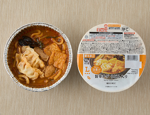 ローソンの旨辛チゲ うどん入りを比較する。税込価格：603円、カロリー：485kcal、1円あたりカロリー：0.80kcal/円、たんぱく質：19.8g、1円あたりたんぱく質：0.03g/円、脂質：15.7g、炭水化物：69.4g、糖質：63g、食物繊維：6.4g、食塩相当量：8.2g。