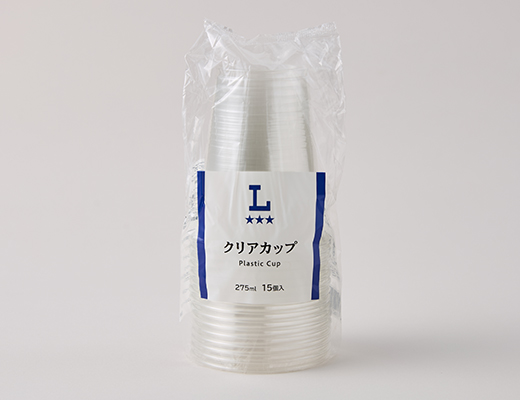 ローソンのクリアカップ。税込価格：215円。