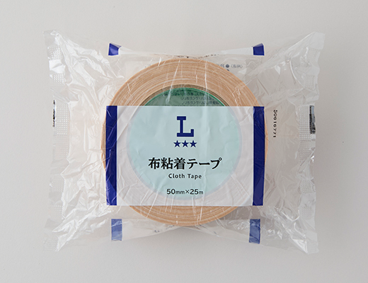 ローソンの布粘着テープを比較する。税込価格：446円。