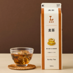 ローソンの麦茶 1000ml。税込価格：138円、カロリー：0kcal、たんぱく質：0g、脂質：0g、炭水化物：0.5g、糖質：0.5g、食物繊維：0g、食塩相当量：0g。