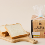 ローソンの香り豊かなもっちりとした食パン 8枚入。税込価格：181円、カロリー：119kcal、たんぱく質：4.2g、脂質：1.9g、炭水化物：21.8g、糖質：20.5g、食物繊維：1.3g、食塩相当量：0.5g。