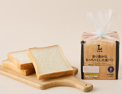 ローソンの香り豊かなもっちりとした食パン 6枚入。税込価格：181円、カロリー：157kcal、たんぱく質：5.6g、脂質：2.5g、炭水化物：29g、糖質：27.2g、食物繊維：1.8g、食塩相当量：0.7g。