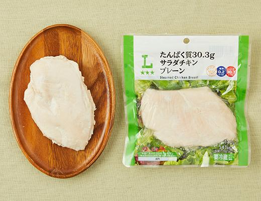 ローソンのたんぱく質30.3g サラダチキン プレーン。税込価格：279円、カロリー：141kcal、たんぱく質：30.3g、脂質：2.1g、炭水化物：0.2g、糖質：0.2g、食物繊維：0g、食塩相当量：0.9g。