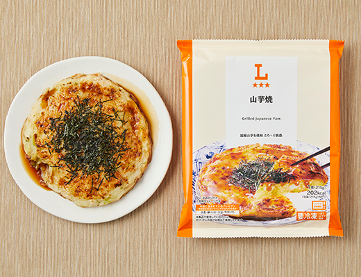 ローソンの山芋焼を比較する。税込価格：365円、カロリー：202kcal、1円あたりカロリー：0.55kcal/円、たんぱく質：7.7g、1円あたりたんぱく質：0.02g/円、脂質：1.9g、炭水化物：40.2g、糖質：36.8g、食物繊維：3.4g、食塩相当量：3.4g。