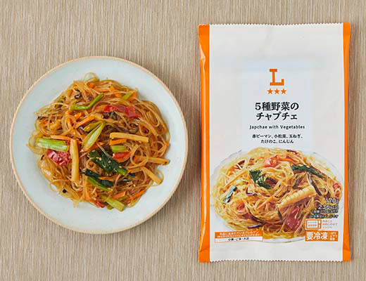 ローソンの5種野菜のチャプチェを比較する。税込価格：300円、カロリー：236kcal、1円あたりカロリー：0.79kcal/円、たんぱく質：2.7g、1円あたりたんぱく質：0.01g/円、脂質：9.4g、炭水化物：37g、糖質：33.3g、食物繊維：3.7g、食塩相当量：2.7g。