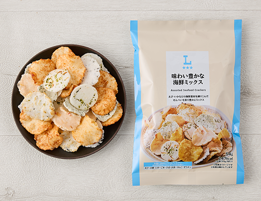 ローソンの味わい豊かな海鮮ミックスを比較する。税込価格：168円、カロリー：247kcal、1円あたりカロリー：1.47kcal/円、たんぱく質：1.4g、1円あたりたんぱく質：0.01g/円、脂質：9.3g、炭水化物：39.7g、糖質：39g、食物繊維：0.7g、食塩相当量：1.2g。