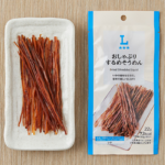 ローソンのおしゃぶりするめそうめんを比較する。税込価格：198円、カロリー：73kcal、1円あたりカロリー：0.37kcal/円、たんぱく質：12g、1円あたりたんぱく質：0.06g/円、脂質：0.7g、炭水化物：4.7g、糖質：4.5g、食物繊維：0.2g、食塩相当量：0.8g。
