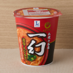 ローソンの名店 札幌えびそば一幻 濃厚えびみそを比較する。税込価格：288円、カロリー：521kcal、1円あたりカロリー：1.81kcal/円、たんぱく質：13.1g、1円あたりたんぱく質：0.05g/円、脂質：23.4g、炭水化物：65.9g、糖質：62.9g、食物繊維：3g、食塩相当量：6.8g。
