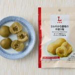ローソンのさわやかな酸味の手割り梅を比較する。税込価格：215円、カロリー：11kcal、1円あたりカロリー：0.05kcal/円、たんぱく質：0.4g、1円あたりたんぱく質：0.01未満g/円、脂質：0g、炭水化物：2.9g、糖質：1.7g、食物繊維：1.2g、食塩相当量：2.4g。