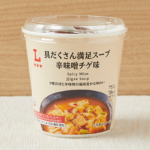 ローソンの具だくさん満足スープ 辛味噌チゲ味を比較する。税込価格：268円、カロリー：78kcal、1円あたりカロリー：0.29kcal/円、たんぱく質：5.2g、1円あたりたんぱく質：0.02g/円、脂質：2.2g、炭水化物：10.9g、糖質：8.2g、食物繊維：2.7g、食塩相当量：2.4g。