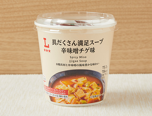 ローソンの具だくさん満足スープ 辛味噌チゲ味を比較する。税込価格：268円、カロリー：78kcal、1円あたりカロリー：0.29kcal/円、たんぱく質：5.2g、1円あたりたんぱく質：0.02g/円、脂質：2.2g、炭水化物：10.9g、糖質：8.2g、食物繊維：2.7g、食塩相当量：2.4g。