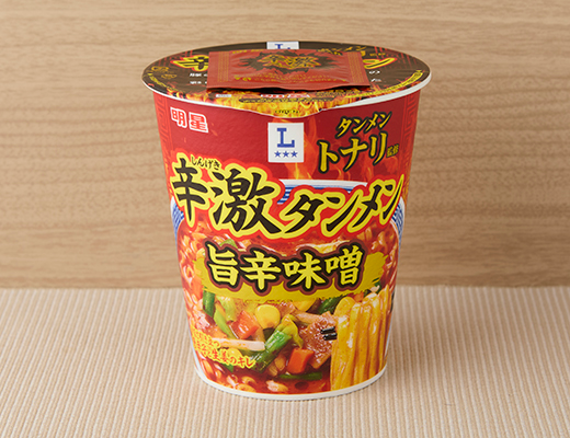 ローソンの名店 タンメントナリ監修 辛激タンメンを比較する。税込価格：288円、カロリー：514kcal、1円あたりカロリー：1.78kcal/円、たんぱく質：10.1g、1円あたりたんぱく質：0.04g/円、脂質：21.9g、炭水化物：70.6g、糖質：67.4g、食物繊維：3.2g、食塩相当量：5g。