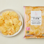 ローソンのすっぱムーチョチップス さっぱり梅を比較する。税込価格：138円、カロリー：308kcal、1円あたりカロリー：2.23kcal/円、たんぱく質：2.9g、1円あたりたんぱく質：0.02g/円、脂質：20.4g、炭水化物：29.7g、糖質：26.9g、食物繊維：2.8g、食塩相当量：0.8g。