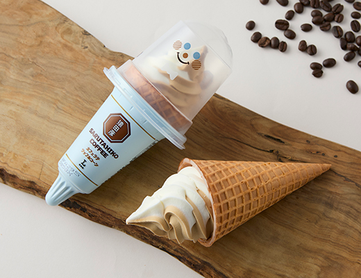 ローソンの猿田彦珈琲 カフェラテワッフルコーン。税込価格：354円、カロリー：237kcal、たんぱく質：3.3g、脂質：10g、炭水化物：33.8g、糖質：33g、食物繊維：0.8g、食塩相当量：0.2g。