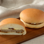 ローソンのてりやきハンバーガー。税込価格：149円、カロリー：250kcal、たんぱく質：10.9g、脂質：9.7g、炭水化物：30.8g、糖質：28.8g、食物繊維：2g、食塩相当量：1.9g。