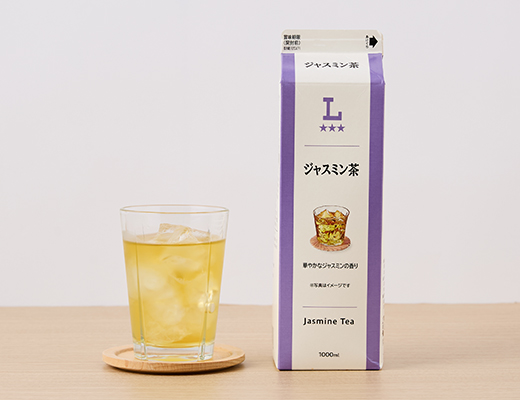 ローソンのジャスミン茶 1000ml。税込価格：138円、カロリー：0kcal、たんぱく質：0g、脂質：0g、炭水化物：0g、糖質：0g、食物繊維：0g、食塩相当量：0g。