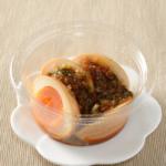 ローソンのねぎだれで食べる 旨辛たまご。税込価格：346円、カロリー：164kcal、たんぱく質：13.7g、脂質：10.5g、炭水化物：4.3g、糖質：2.9g、食物繊維：1.4g、食塩相当量：2.3g。