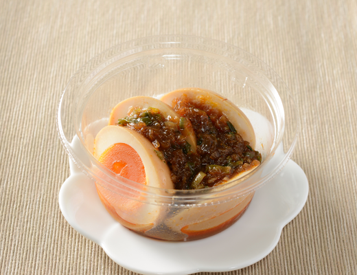 ローソンのねぎだれで食べる 旨辛たまご。税込価格：346円、カロリー：164kcal、たんぱく質：13.7g、脂質：10.5g、炭水化物：4.3g、糖質：2.9g、食物繊維：1.4g、食塩相当量：2.3g。
