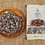 ローソンのなめらかチョコレートを比較する。税込価格：388円、カロリー：31kcal、1円あたりカロリー：0.08kcal/円、たんぱく質：0.3g、1円あたりたんぱく質：0.01未満g/円、脂質：2g、炭水化物：3g、糖質：2.8g、食物繊維：0.2g、食塩相当量：0g。