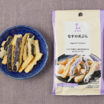 ローソンのなすの天ぷらを比較する。税込価格：298円、カロリー：129kcal、1円あたりカロリー：0.43kcal/円、たんぱく質：0.6g、1円あたりたんぱく質：0.01未満g/円、脂質：8.6g、炭水化物：13.8g、糖質：10.4g、食物繊維：3.4g、食塩相当量：0.6g。