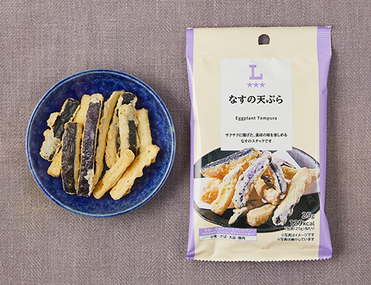 ローソンのなすの天ぷらを比較する。税込価格：298円、カロリー：129kcal、1円あたりカロリー：0.43kcal/円、たんぱく質：0.6g、1円あたりたんぱく質：0.01未満g/円、脂質：8.6g、炭水化物：13.8g、糖質：10.4g、食物繊維：3.4g、食塩相当量：0.6g。