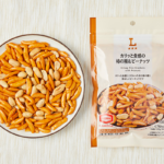 ローソンのカリッと食感の柿の種＆ピーナッツを比較する。税込価格：198円、カロリー：476kcal、1円あたりカロリー：2.40kcal/円、たんぱく質：13.8g、1円あたりたんぱく質：0.07g/円、脂質：19.8g、炭水化物：62.4g、糖質：59g、食物繊維：3.4g、食塩相当量：1.3g。