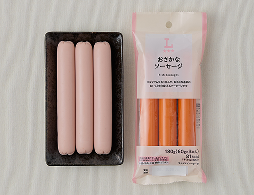 ローソンのおさかなソーセージを比較する。税込価格：208円、カロリー：81kcal、1円あたりカロリー：0.39kcal/円、たんぱく質：4.5g、1円あたりたんぱく質：0.02g/円、脂質：2.9g、炭水化物：9.3g、糖質：9.2g、食物繊維：0.1g、食塩相当量：1.1g。