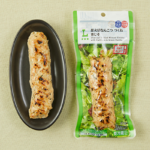 ローソンの炭火焼なんこつつくね 青じそを比較する。税込価格：246円、カロリー：128kcal、1円あたりカロリー：0.52kcal/円、たんぱく質：13.9g、1円あたりたんぱく質：0.06g/円、脂質：6.2g、炭水化物：4.5g、糖質：3.7g、食物繊維：0.8g、食塩相当量：1.1g。