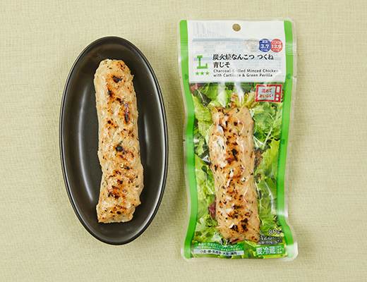 ローソンの炭火焼なんこつつくね 青じそを比較する。税込価格：246円、カロリー：128kcal、1円あたりカロリー：0.52kcal/円、たんぱく質：13.9g、1円あたりたんぱく質：0.06g/円、脂質：6.2g、炭水化物：4.5g、糖質：3.7g、食物繊維：0.8g、食塩相当量：1.1g。