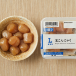 ローソンの玉こんにゃく。税込価格：279円、カロリー：48kcal、たんぱく質：1.4g、脂質：0.1g、炭水化物：12.1g、糖質：8.8g、食物繊維：3.3g、食塩相当量：1.9g。