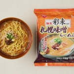 ローソンの麺屋彩未監修 札幌味噌らーめんを比較する。税込価格：376円、カロリー：496kcal、1円あたりカロリー：1.32kcal/円、たんぱく質：18.1g、1円あたりたんぱく質：0.05g/円、脂質：19.2g、炭水化物：64.6g、糖質：60.6g、食物繊維：4g、食塩相当量：6.7g。