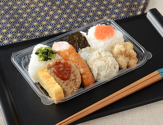 ローソンのおにぎり弁当。税込価格：540円、カロリー：496kcal、たんぱく質：17.2g、脂質：20g、炭水化物：63.6g、糖質：59.9g、食物繊維：3.7g、食塩相当量：2.9g。