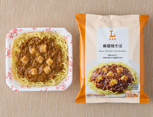 ローソンの麻婆焼そばを比較する。税込価格：397円、カロリー：490kcal、1円あたりカロリー：1.23kcal/円、たんぱく質：14.8g、1円あたりたんぱく質：0.04g/円、脂質：20.9g、炭水化物：62.7g、糖質：58.8g、食物繊維：3.9g、食塩相当量：4.4g。