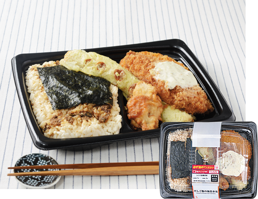ローソンのだしご飯の海苔弁当。税込価格：646円、カロリー：836kcal、たんぱく質：26.8g、脂質：33.6g、炭水化物：109.3g、糖質：104g、食物繊維：5.3g、食塩相当量：4.2g。