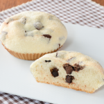 ローソンのゴロチョコ！メロンパン。税込価格：192円、カロリー：407kcal、たんぱく質：7.4g、脂質：15.6g、炭水化物：60.7g、糖質：57.7g、食物繊維：3g、食塩相当量：0.2g。