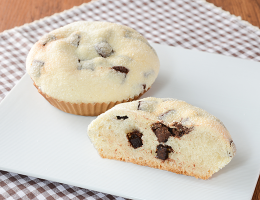 ローソンのゴロチョコ！メロンパン。税込価格：192円、カロリー：407kcal、たんぱく質：7.4g、脂質：15.6g、炭水化物：60.7g、糖質：57.7g、食物繊維：3g、食塩相当量：0.2g。