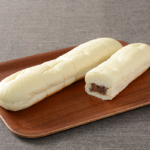 ローソンのふわふわちぎりパン チョコクリーム。税込価格：160円、カロリー：436kcal、たんぱく質：8.3g、脂質：21.7g、炭水化物：53.2g、糖質：50.7g、食物繊維：2.5g、食塩相当量：0.8g。