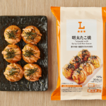 ローソンの明太たこ焼を比較する。税込価格：354円、カロリー：354kcal、1円あたりカロリー：1.00kcal/円、たんぱく質：8.8g、1円あたりたんぱく質：0.02g/円、脂質：17.7g、炭水化物：41.3g、糖質：38.6g、食物繊維：2.7g、食塩相当量：2.8g。