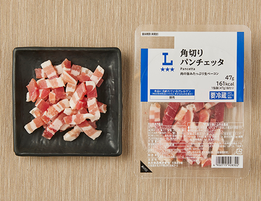 ローソンの角切りパンチェッタを比較する。税込価格：246円、カロリー：161kcal、1円あたりカロリー：0.65kcal/円、たんぱく質：7.9g、1円あたりたんぱく質：0.03g/円、脂質：13.7g、炭水化物：1.5g、糖質：1.4g、食物繊維：0.1g、食塩相当量：2.4g。