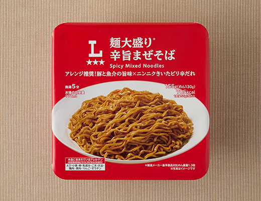 ローソンの麺大盛り 辛旨まぜそばを比較する。税込価格：198円、カロリー：705kcal、1円あたりカロリー：3.56kcal/円、たんぱく質：11g、1円あたりたんぱく質：0.06g/円、脂質：31g、炭水化物：96.8g、糖質：94.2g、食物繊維：2.6g、食塩相当量：7g。