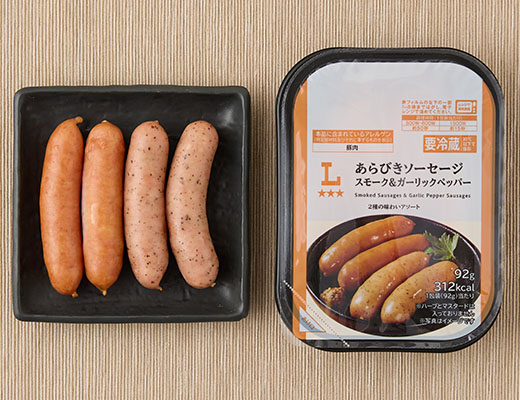 ローソンのあらびきソーセージ スモーク＆ガーリックペッパー。税込価格：322円。