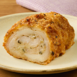 ローソンのまんまる鶏 梅しそ。税込価格：259円、カロリー：183kcal、たんぱく質：13.7g、脂質：9.7g、炭水化物：10.4g、糖質：9.8g、食物繊維：0.6g、食塩相当量：2g。