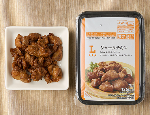 ローソンのジャークチキン。税込価格：322円、カロリー：126kcal、たんぱく質：13g、脂質：6.9g、炭水化物：3.3g、糖質：2.5g、食物繊維：0.8g、食塩相当量：1.7g。