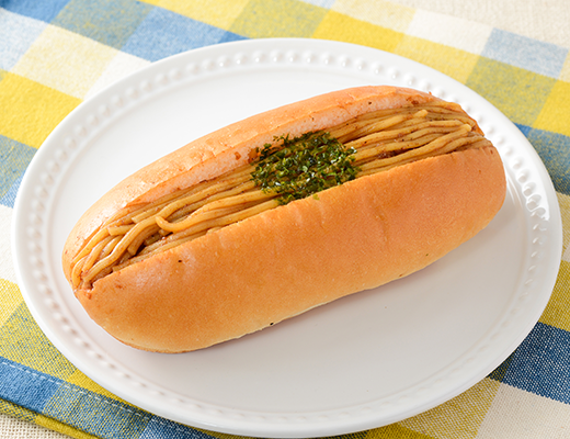 ローソンの焼きそばパン。税込価格：171円、カロリー：271kcal、たんぱく質：8.4g、脂質：9.1g、炭水化物：39.5g、糖質：38g、食物繊維：1.5g、食塩相当量：2.2g。
