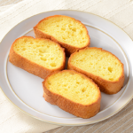 ローソンのフレンチトースト 4個入。税込価格：192円、カロリー：92kcal、たんぱく質：2.6g、脂質：1.9g、炭水化物：16.4g、糖質：15.8g、食物繊維：0.6g、食塩相当量：0.4g。