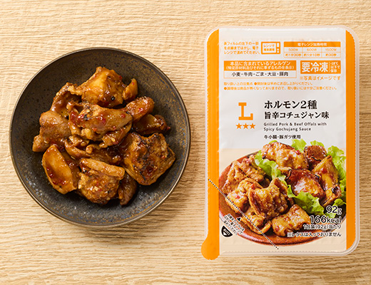ローソンのホルモン2種 旨辛コチュジャン味を比較する。税込価格：376円、カロリー：166kcal、1円あたりカロリー：0.44kcal/円、たんぱく質：12.7g、1円あたりたんぱく質：0.03g/円、脂質：10.3g、炭水化物：6g、糖質：5.4g、食物繊維：0.6g、食塩相当量：1.8g。